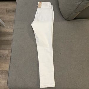 White Levi's 711 Skinny Jeans